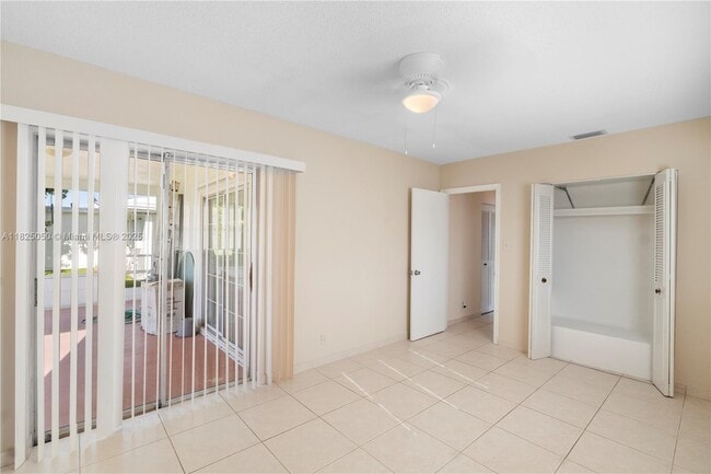 Building Photo - 6712 NW 70th Ct