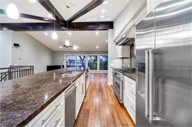 Building Photo - Large 5 bed Masterpiece Home with Back Bay...