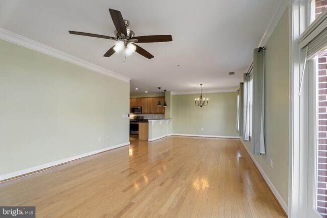 Building Photo - 35 E All Saints St