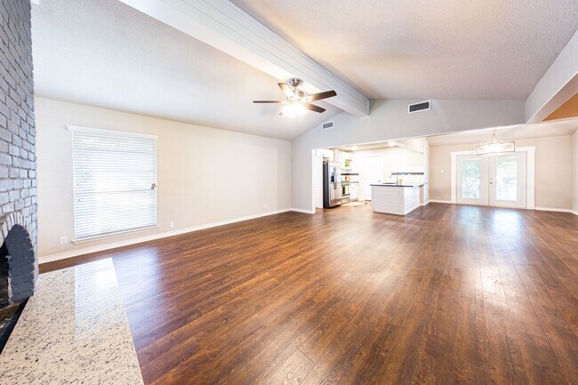 Building Photo - BEAUTIFULLY RENOVATED ONE STORY HOME IN A ...