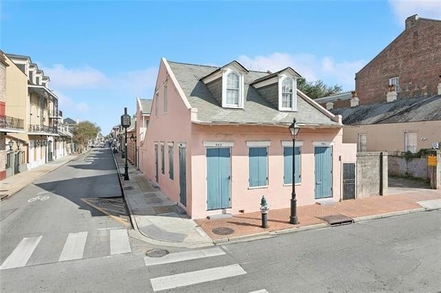 Building Photo - 606 Burgundy St