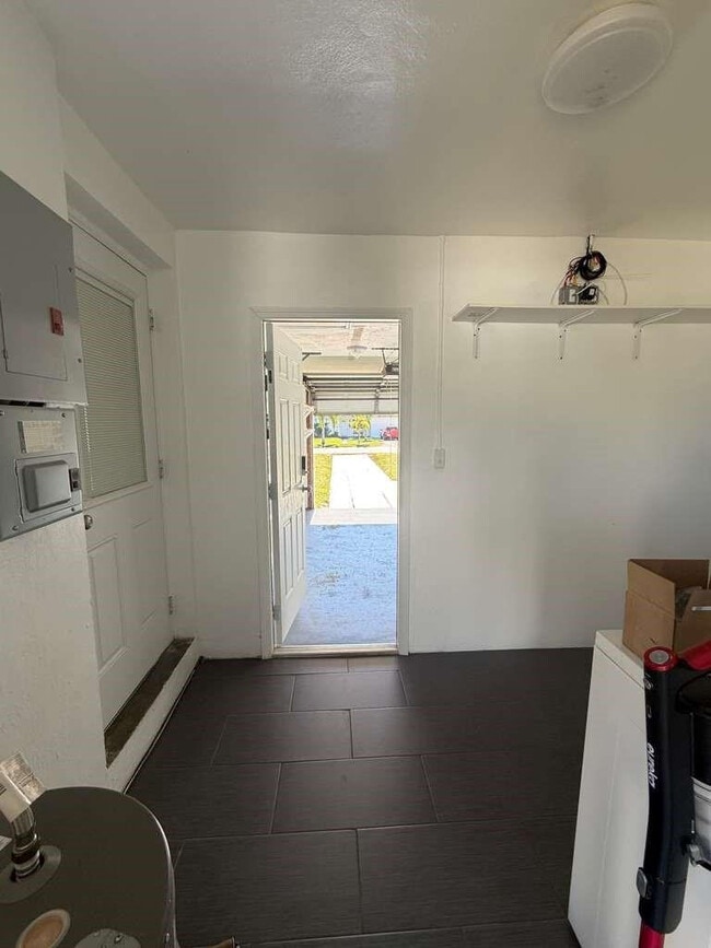 Building Photo - 2815 Van Buren St