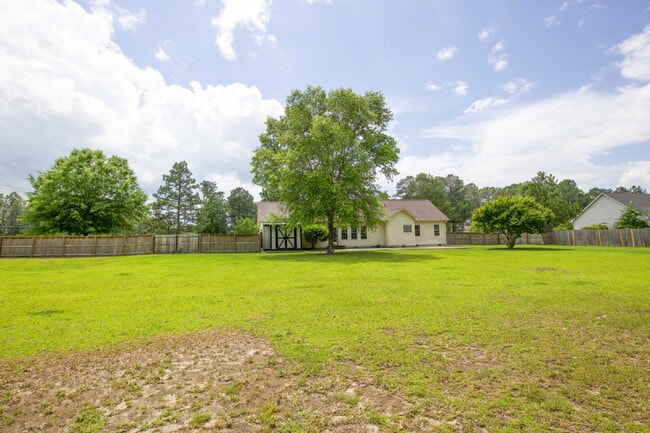 Building Photo - 102 Willow Creek Ln
