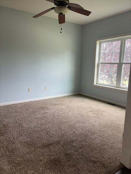 Building Photo - 1025 Vineyard Way
