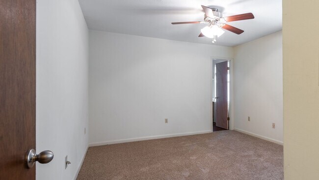 Building Photo - Woodshire Duplexes & Townhomes