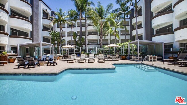 Building Photo - 7660 Beverly Blvd