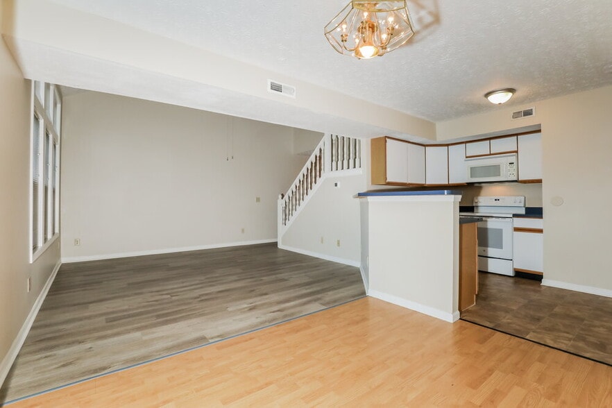 Building Photo - 1541 Brookfield Cir