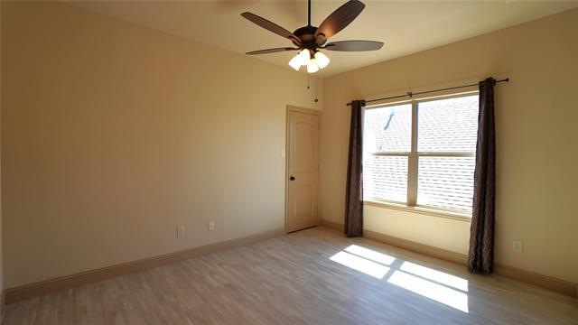 Building Photo - 588 Deverson Dr