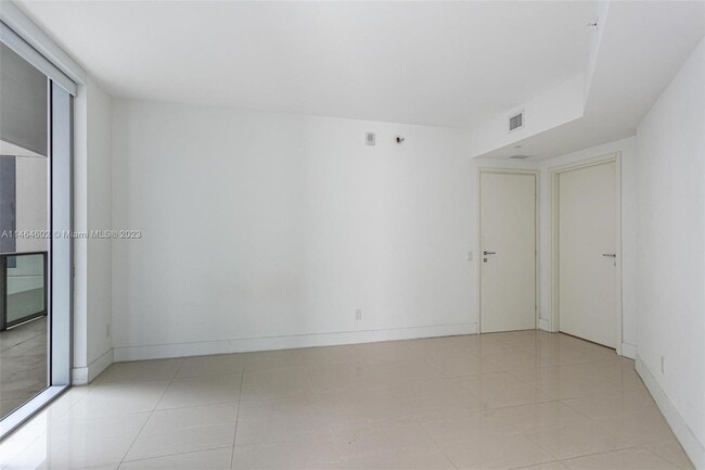 Building Photo - 1300 Brickell Bay Dr