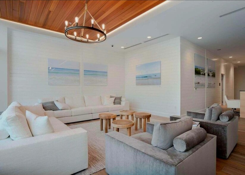 Building Photo - 383 Commercial St