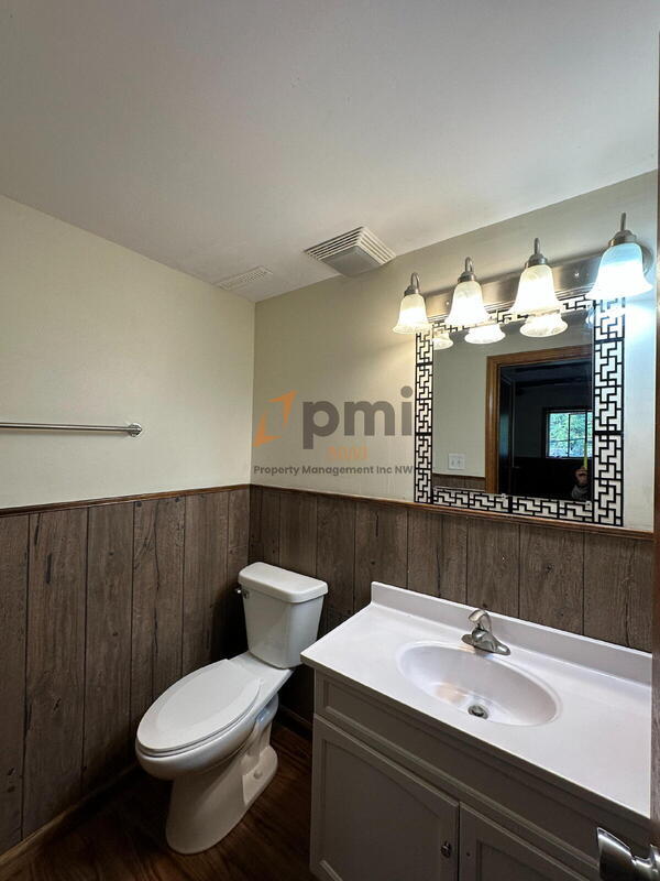 Building Photo - 334 Little John Dr