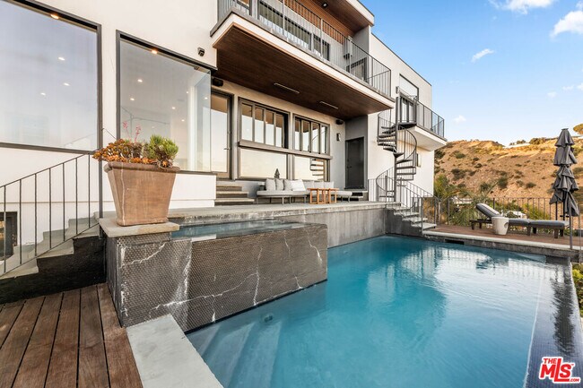 Building Photo - 8425 Hillside Ave