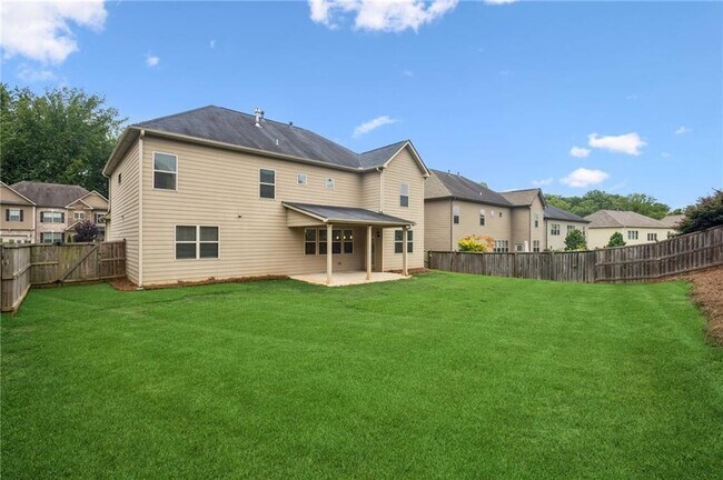 Building Photo - 5180 Mirror Lake Dr