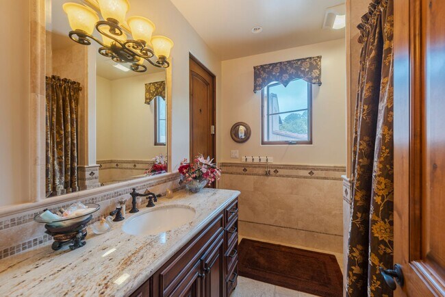 Building Photo - Gorgeous 5 Bedroom Home with sweeping view...