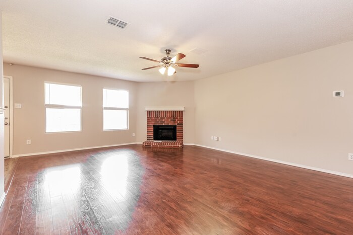 Building Photo - 1429 Hickory Creek Ln