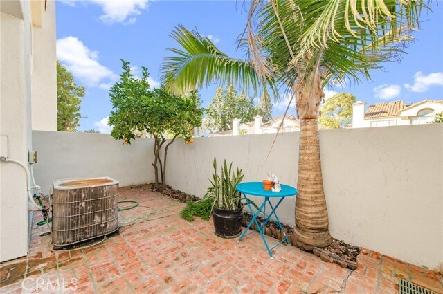 Building Photo - 72 Almador