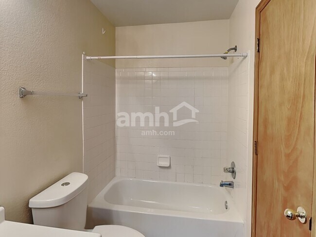 Building Photo - 8952 Cloverleaf Cir