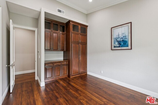 Building Photo - 27048 Triumph Ave