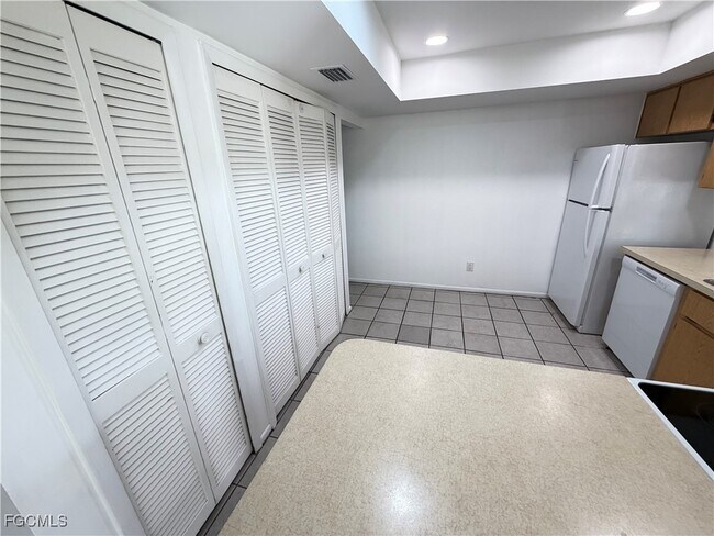 Building Photo - 3313 SE 4th Ave