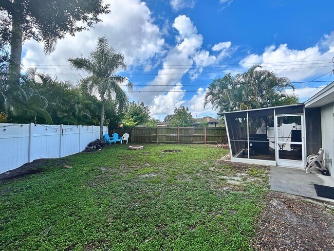 Building Photo - Renovated Home with Open Layout and Prime ...