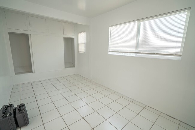 Building Photo - COMING SOON! Cozy 1-Bedroom Single-Story Duplex Home in Newhall