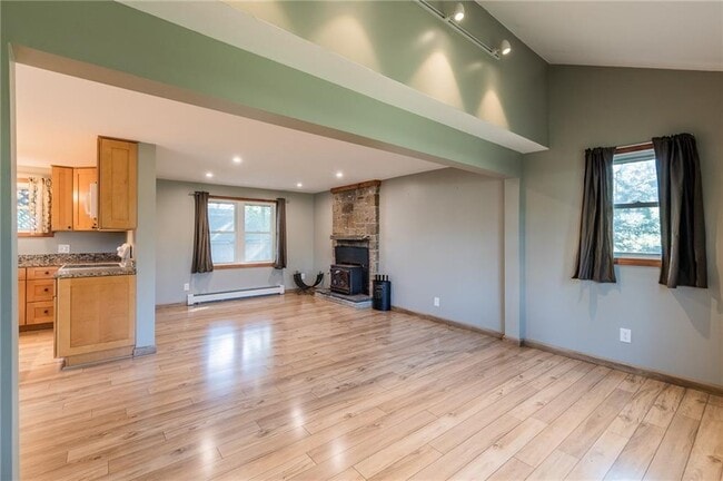 Building Photo - 3 Henley St