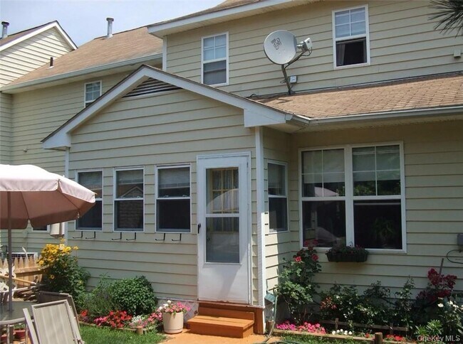 Building Photo - 6 Taconic St