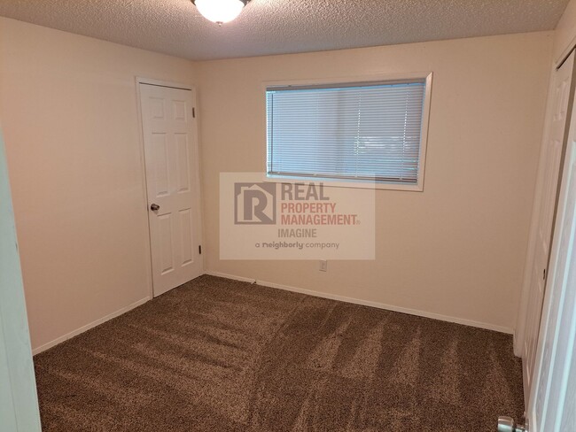 Building Photo - Check Out This Wonderful 2 bedroom, 2 bath...