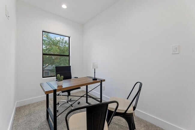 Building Photo - 518 Clinton St