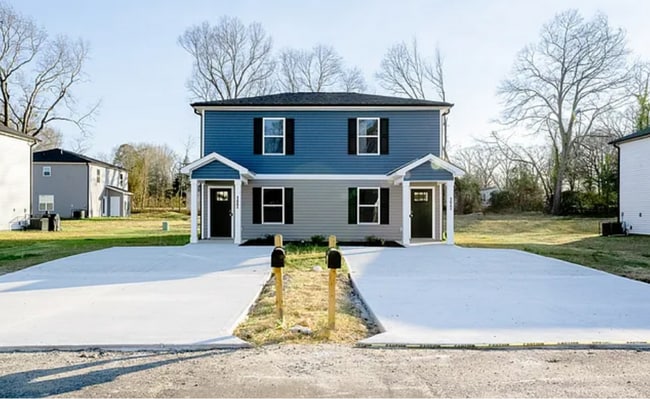 Primary Photo - HALF OFF FIRST MONTH RENT ! ! !