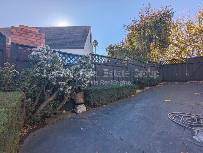 Building Photo - 4736 Meldon Ave