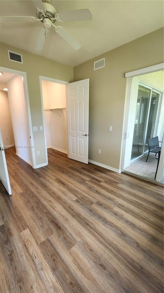 Building Photo - 3600 Oaks Clubhouse Dr