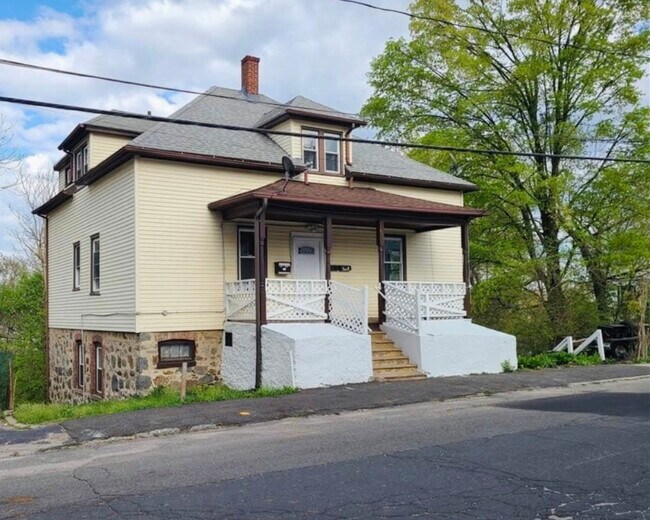 Primary Photo - 449 Wilson St