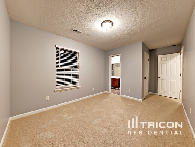 Building Photo - 5725 Shining Oak Ln