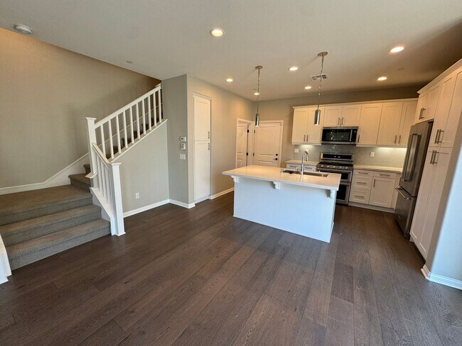 Building Photo - Charming 3-bedroom 2.5 bath nestled inside...