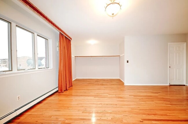 Building Photo - Contemporary Living Starts Here