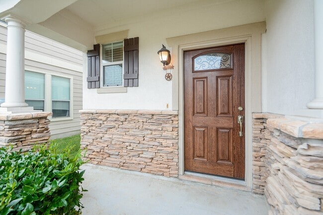 Building Photo - 16102 Limestone Lake Dr