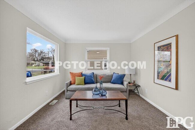Building Photo - 927 W Northgate Pkwy
