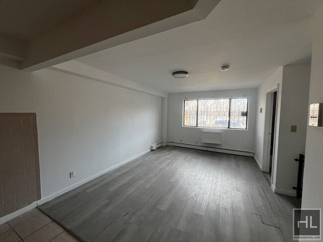 Building Photo - 55-12-55111 111th St