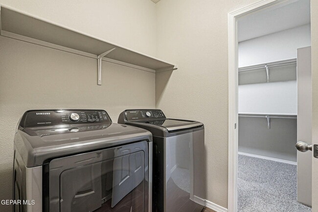 Building Photo - 7417 Dewberry Dr