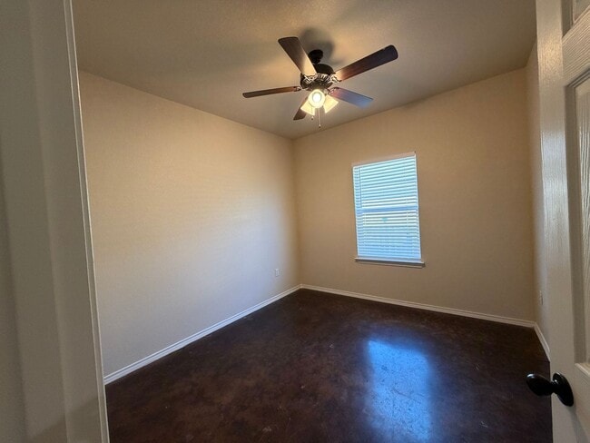 Building Photo - 204 Kaspar Way