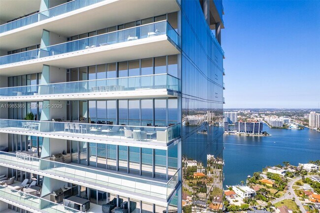 Building Photo - 18501 Collins Ave