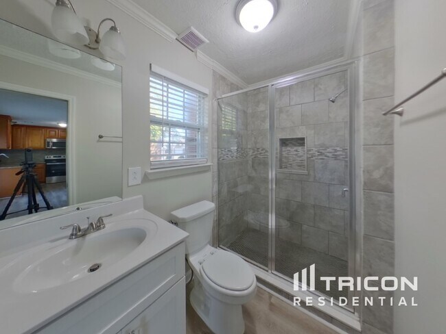 Building Photo - 8005 Penbrook Dr