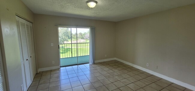 Building Photo - 1523 Meadows Cir
