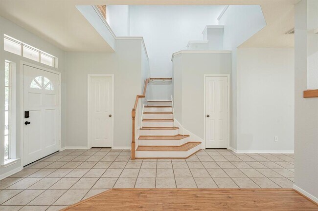 Building Photo - 203 W Sundance Cir