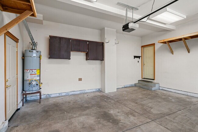 Building Photo - 608 Shadow Way