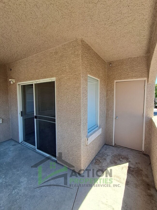 Building Photo - 10001 Woodcreek Oaks Blvd