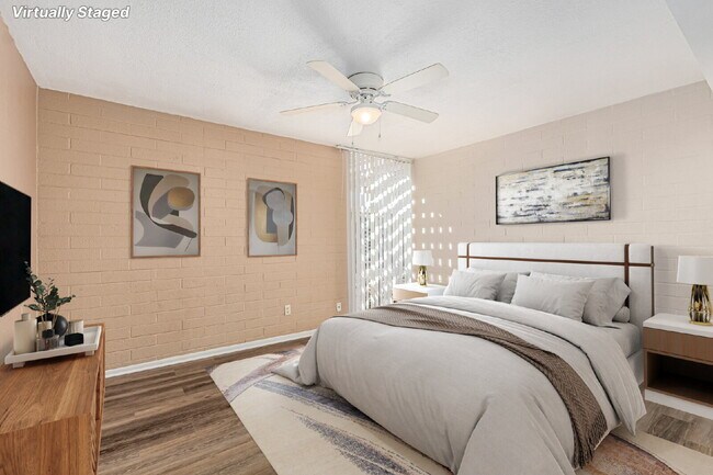 Building Photo - Great Location - 2 bed 1 bath Private Yard