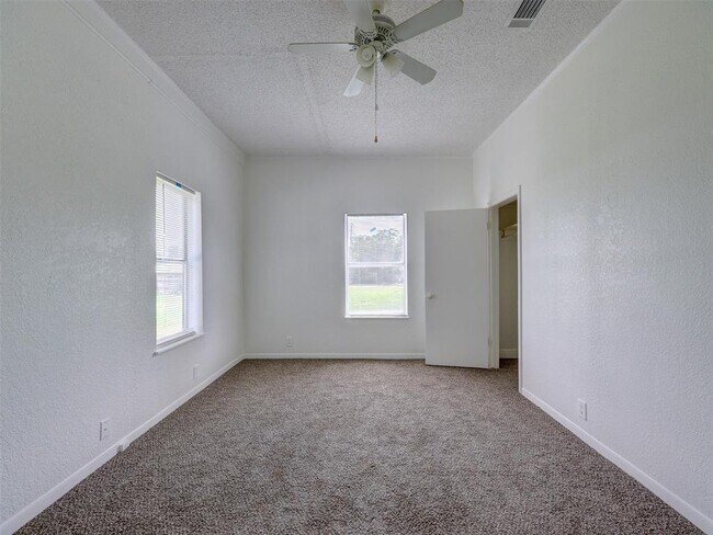 Building Photo - 610 Linden St