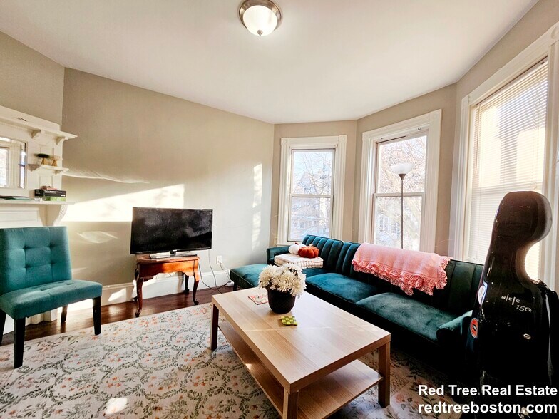 Building Photo - 23 Evergreen St